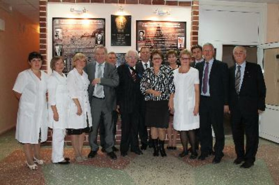 В областной детской инфекционной больнице открыли мемориальную доску памяти Николая Романовича Иванова