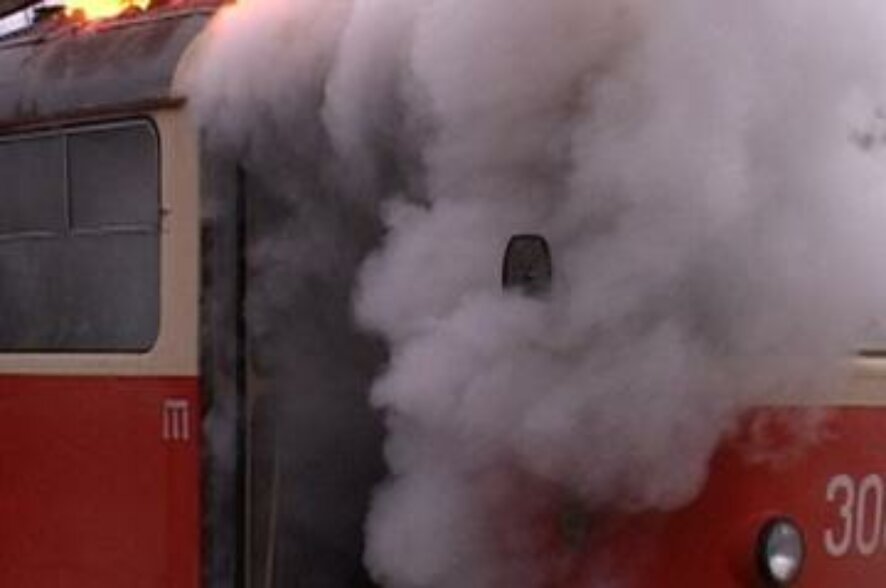 В Заводском районе Саратова сегодня утром горел трамвай