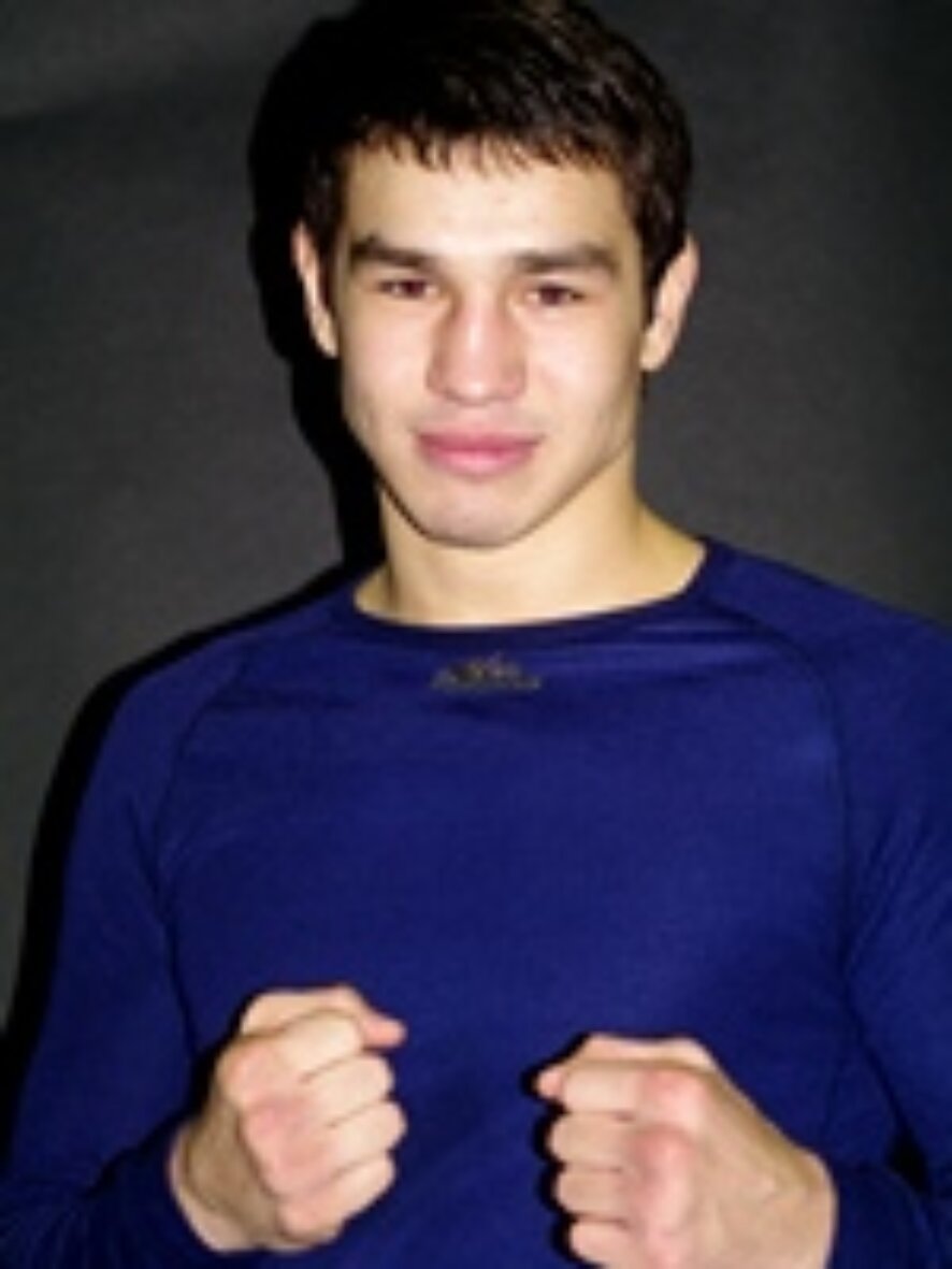 Артем Чеботарев пробился в 1/8 финала чемпионата мира по боксу
