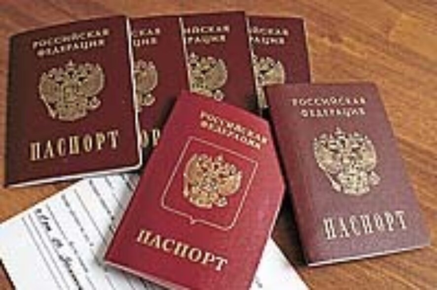 Вручен первый паспорт гражданина РФ соотечественнику, переселившемуся в Самарскую область