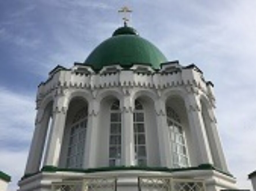 В центре Новой Москвы после реставрации открылся Троицкий храм