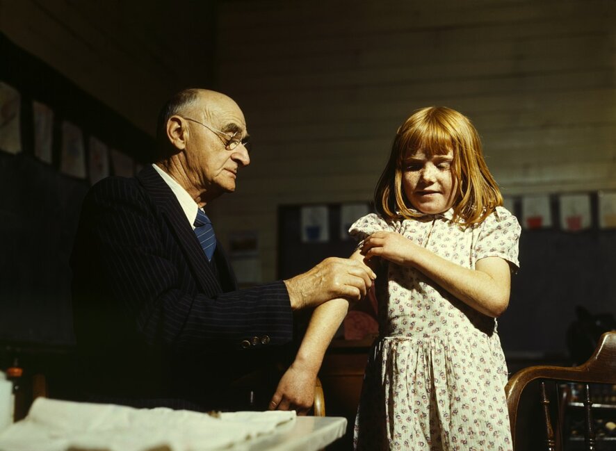 Прививки против вируса папилломы разрушают здоровье девочек в Великобритании