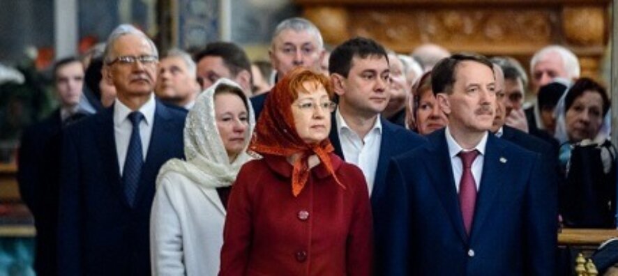 Губернатор Алексей Гордеев посетил пасхальное богослужение