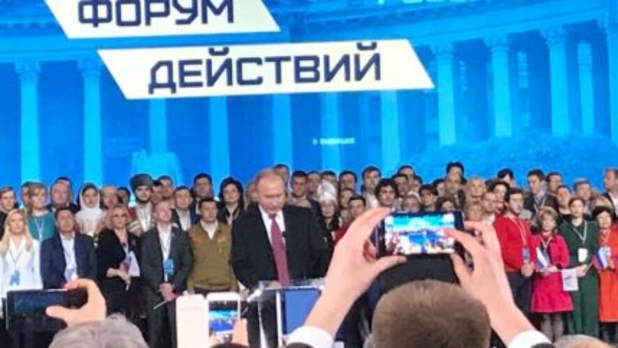 Ольга Баталина: Под шквал аплодисментов Президент Владимир Путин отметил успехи ОНФ, поблагодарил за работу