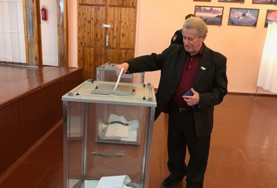 Председатель Общественной палаты Саратовской области проголосовал на выборах Президента России и принял участие в телемосте с наблюдателями, находящимися на участках