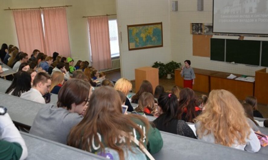 Кировские студенты могут стать волонтерами финансового просвещения
