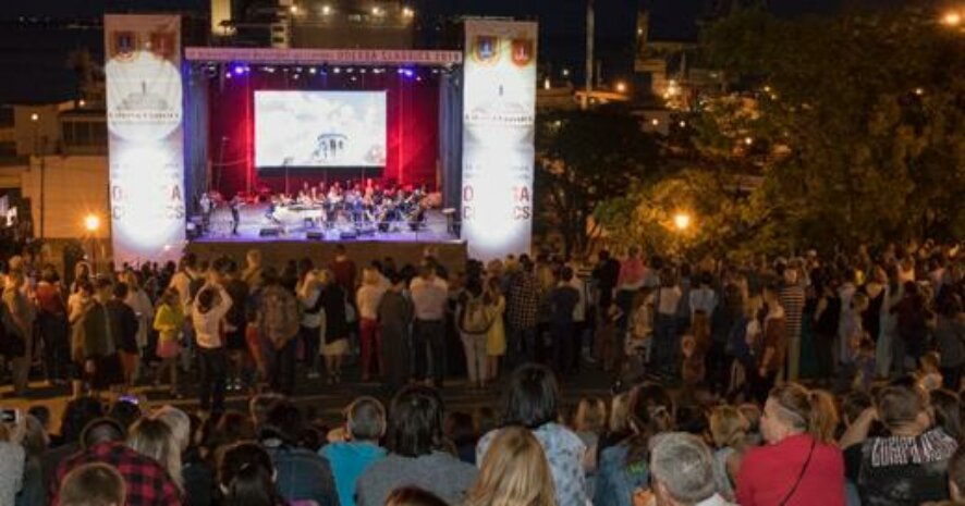 Грандиозный опен-эйр концерт на Потемкинской лестнице собрал тысячи зрителей