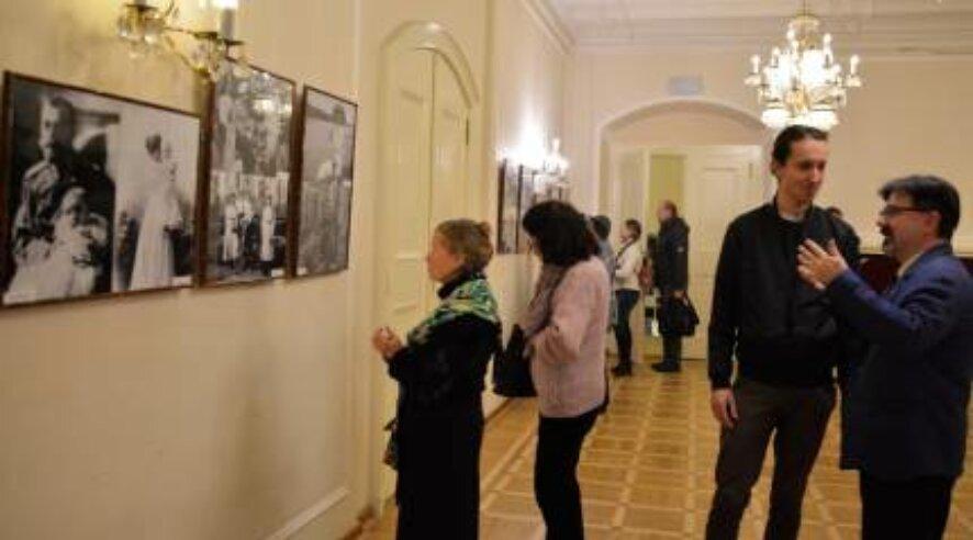 В Праге показали редкие снимки семьи Романовых