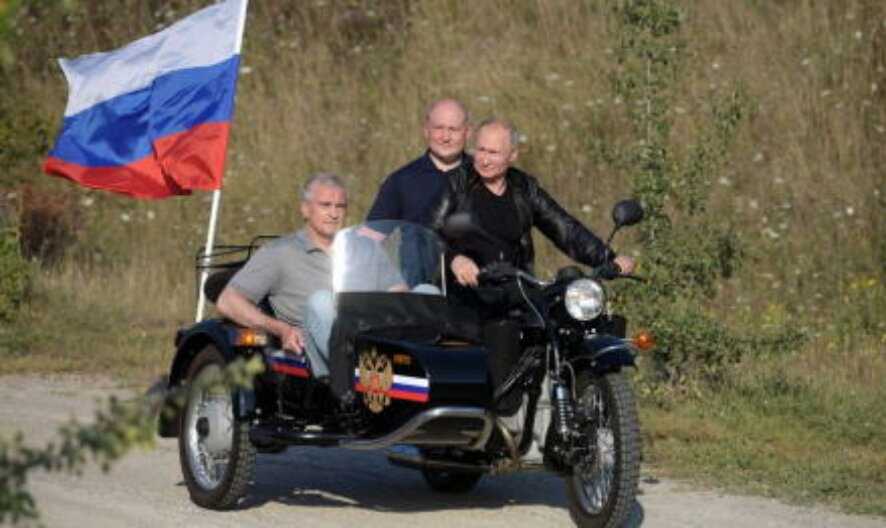 Владимир Путин посетил байк-шоу мотоклуба «Ночные волки»