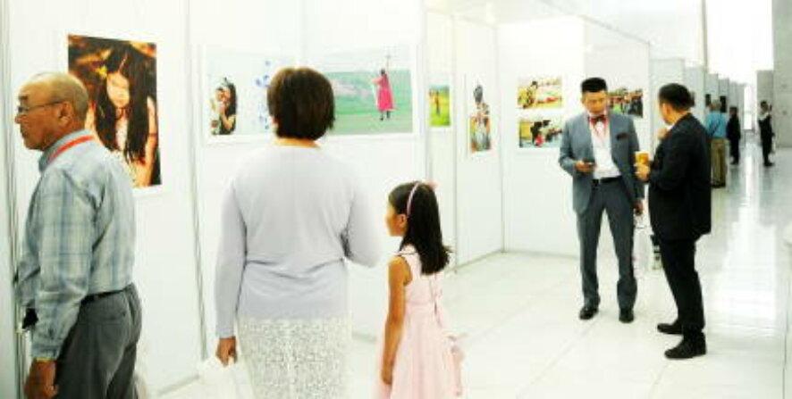 В Монголии открылась фотовыставка «Мир глазами женщин»