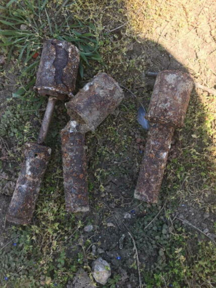 Сотрудники ОМОН «Беркут» обследовали арсенал боеприпасов, обнаруженный севастопольскими поисковиками