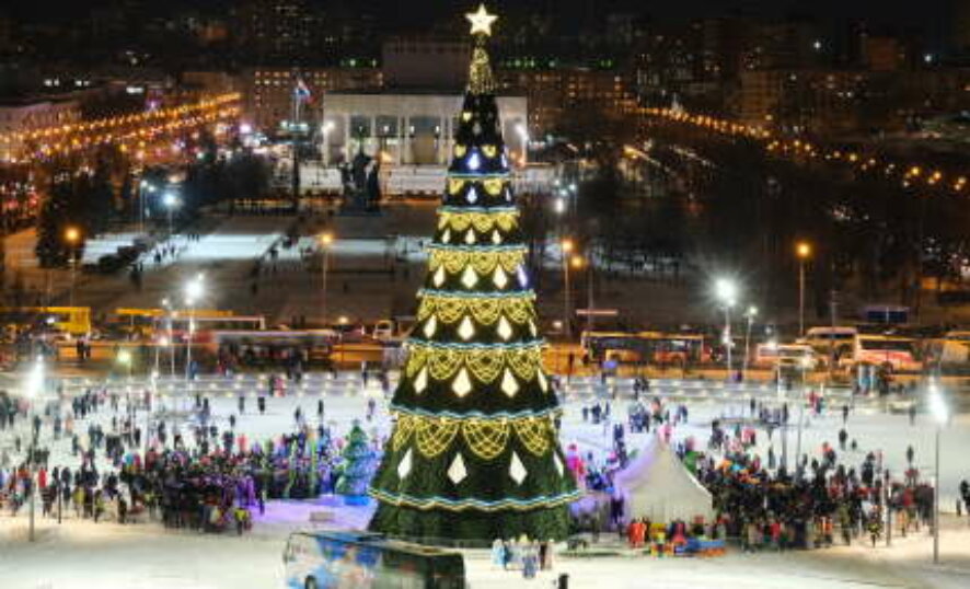Главный Дед Мороз России зажёг центральную ёлку Прикамья