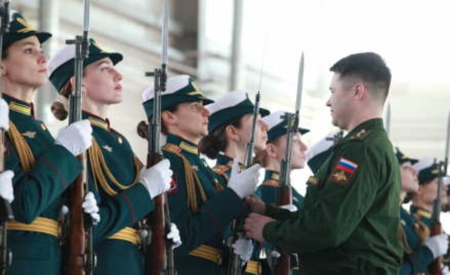 Женщины-военнослужащие впервые возглавят парад Победы в Екатеринбурге