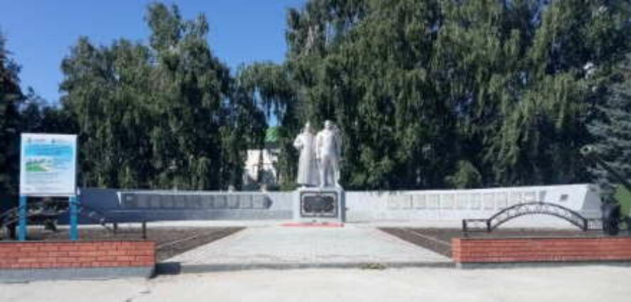 В Новых Бурасах отремонтирован мемориал воинам, погибшим в Великой Отечественной войне