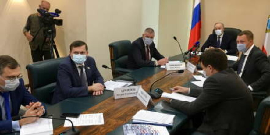 Губернатор Валерий Радаев провел селекторное совещание по вхождению в отопительный сезон