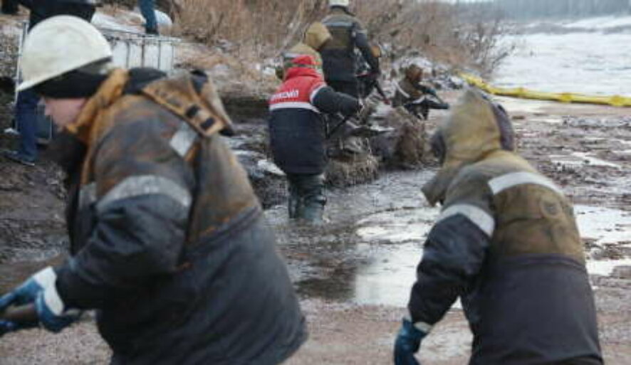Глава Росприроднадзора и Губернатор Ненецкого автономного округа выехали на место разлива нефти в районе реки Колва
