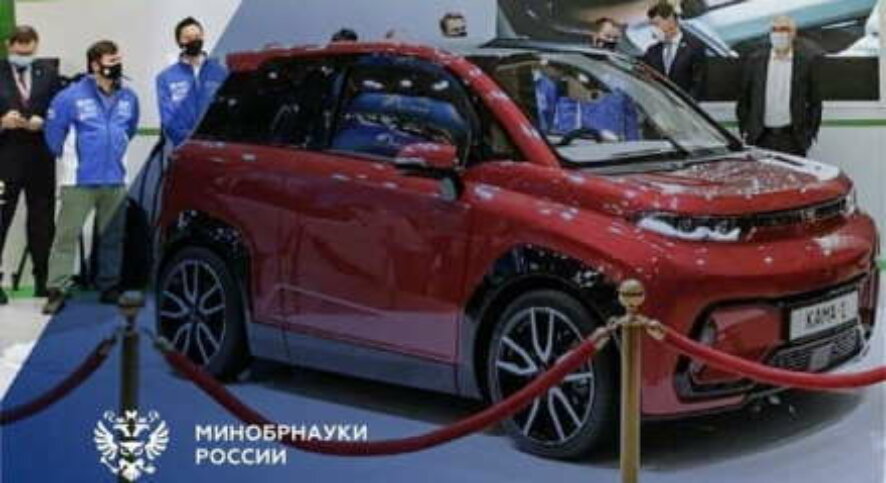 Валерий Фальков презентовал на «Вузпромэкспо» первый российский электромобиль