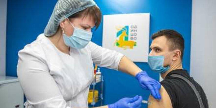 Оперштаб и Роспотребнадзор Москвы разъяснили порядок обязательной вакцинации сотрудников сферы услуг