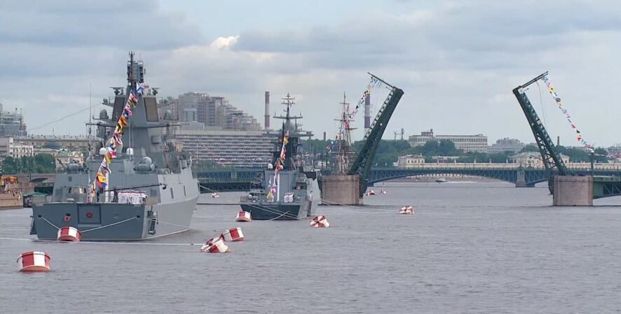 В Санкт-Петербурге проходит главный военно-морской парад