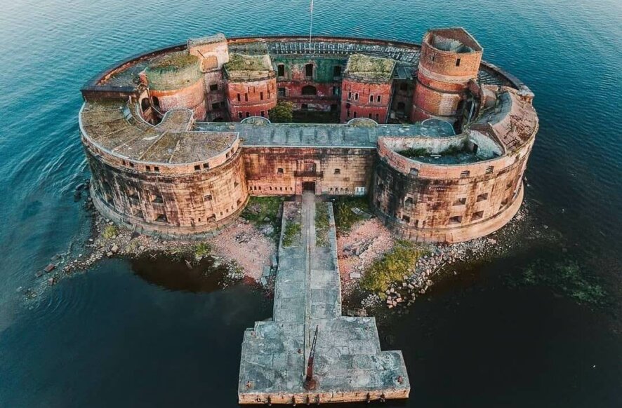 Правительство выделит более 1 млрд рублей на реставрацию и реконструкцию фортов в Кронштадте