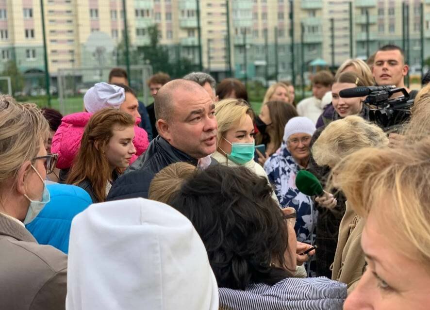 Жители Красносельского района пришли на встречу с Булановой и поддержали ее