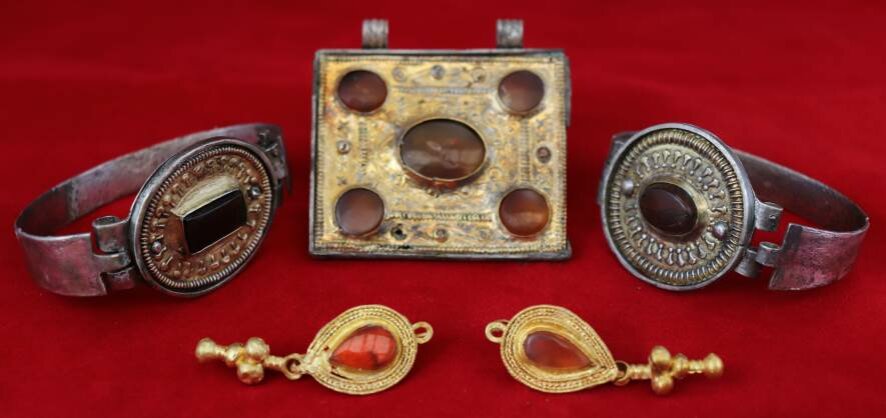 Крымские археологи нашли коллекцию украшений знати аланских племён III века