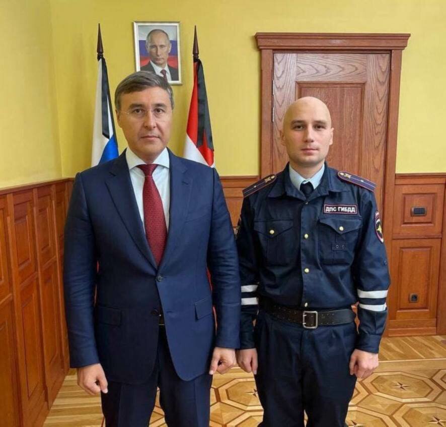 Валерий Фальков во время личной встречи поблагодарил младшего лейтенанта полиции Константина Калинина