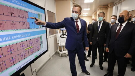 Михаил Мишустин осмотрел строящуюся областную инфекционную больницу в Саратове