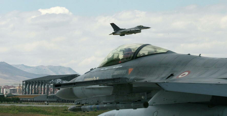 Турецкие F-16 снова пытались сбить российские СУ-24: новый фейк?