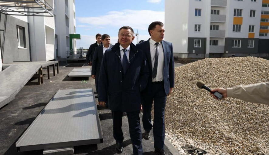 Глава Минстроя России в Саратове посетил микрорайон «Городские просторы»