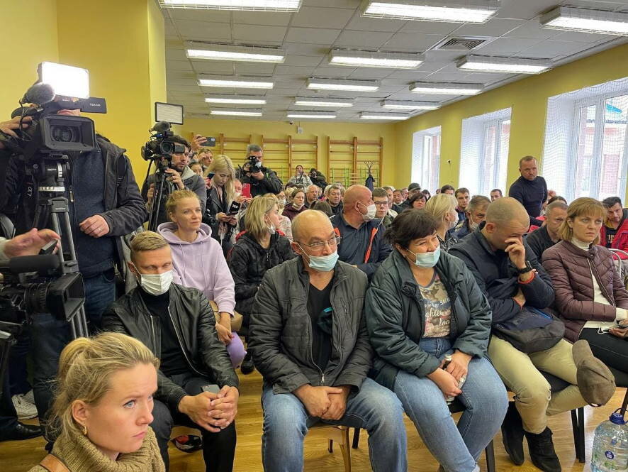Андрей Воробьёв встретился с эвакуированными жителями дома,  в котором произошел взрыв газа