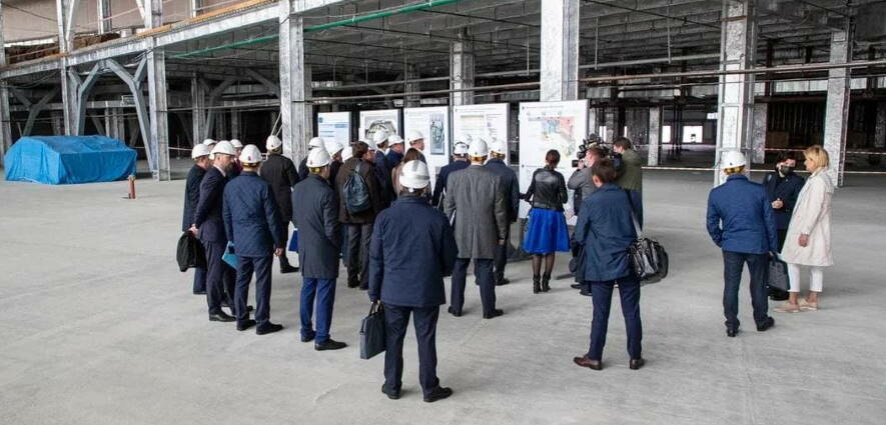 Марат Хуснуллин проинспектировал строящееся здание нового аэровокзала в Южно-Сахалинске