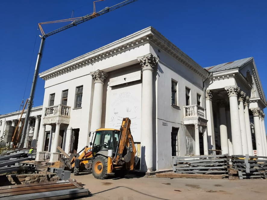 В Волгограде приступили реконструкции фасада кинотеатра «Победа»