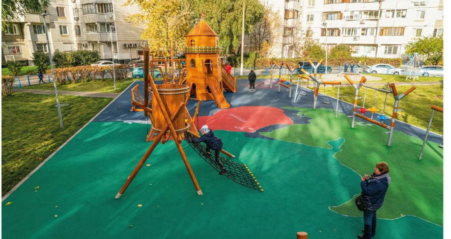 Детская площадка для юных путешественников появилась в районе Братеево