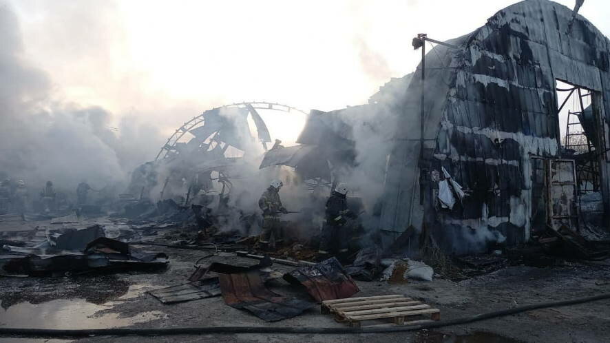 Локализован пожар в складском помещении в Нижнем Новгороде