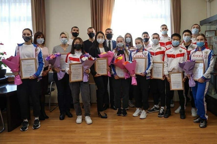 Сахалинских каратистов чествовали в областном министерстве спорта