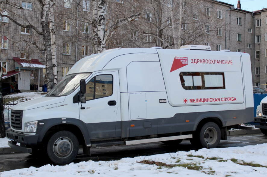 Кош-Агачская районная больница получила мобильные ФАПы и машины скорой помощи