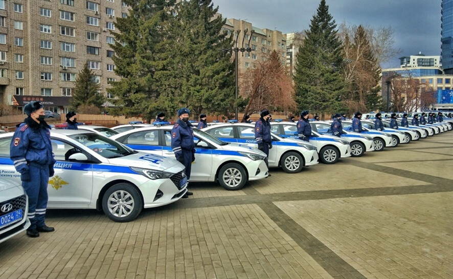 Дорожные инспекторы Красноярского края получили 30 новых патрульных автомобилей
