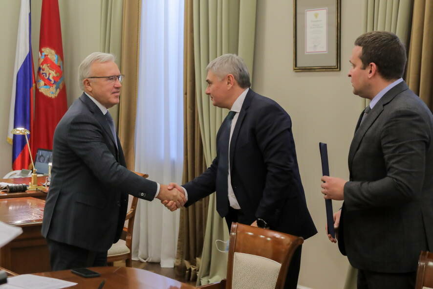 Александр Усс обсудил с новым директором филиала «Красноярскэнерго» перевод частного сектора на электроотопление