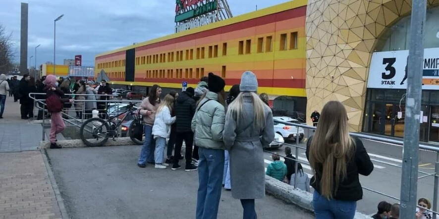 В Саратов снова эвакуируют посетителей и сотрудников торговых центров