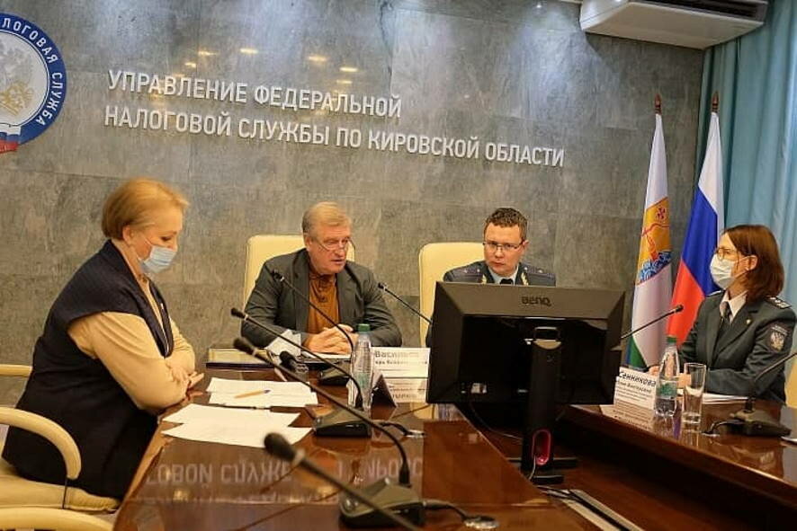 Губернатор Игорь Васильев заплатил налоги и призвал кировчан последовать его примеру
