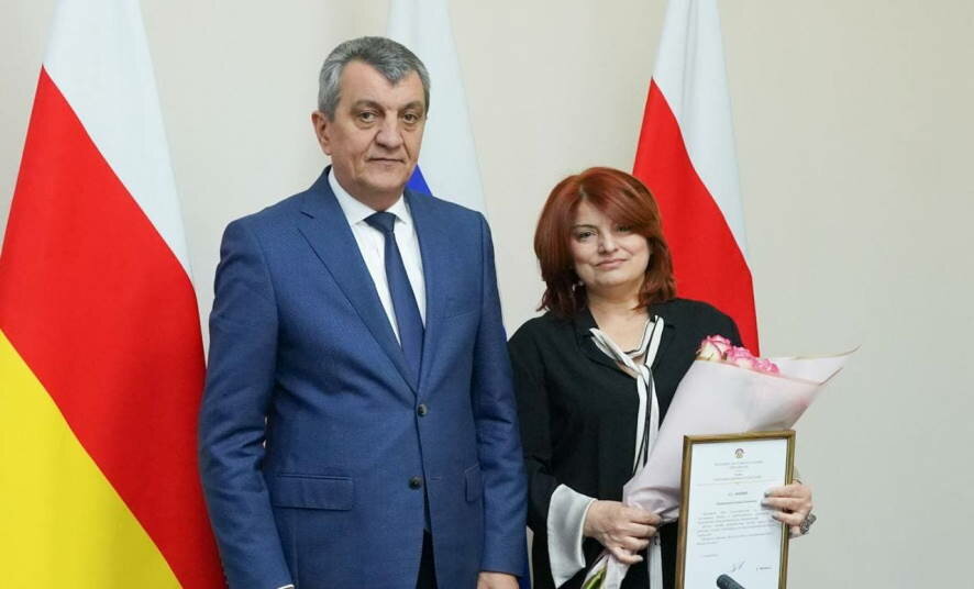 Глава РСО-Алания Сергей Меняйло поздравил многодетных матерей Северной Осетии