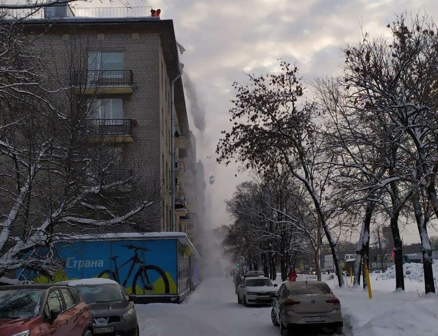 Петербуржцы настаивают на введении режима ЧС из-за опасной обстановки на нерасчищенных дорогах