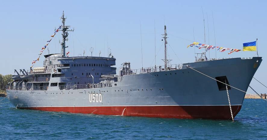 Корабль ВМС Украины находится в 18 милях от Керченского пролива