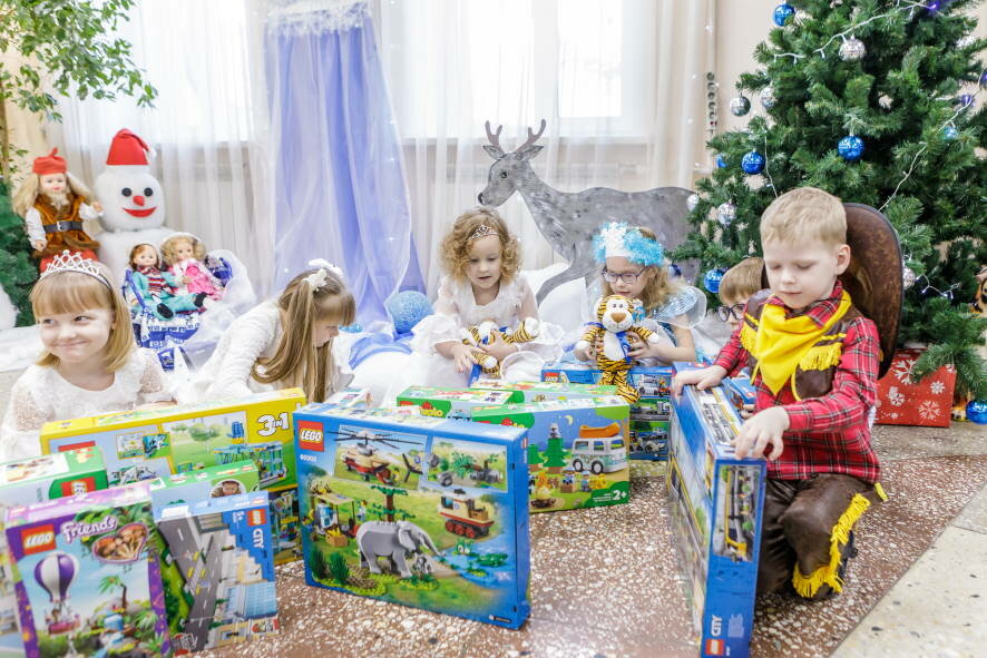 Более 600 детей получат подарки от ООО «Газпром трансгаз Саратов» к Новому году