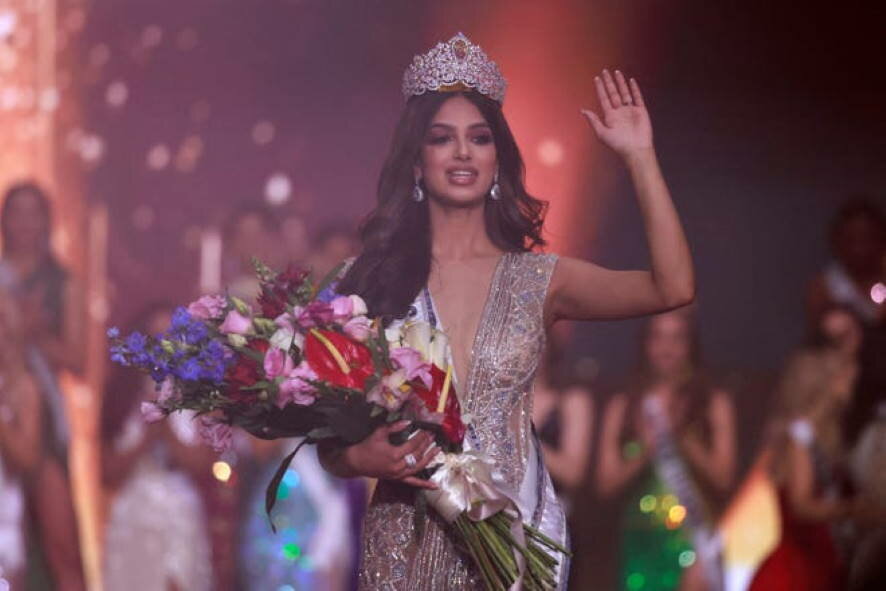 Корону Мисс Вселенная 2021 получила Мисс Индия Харнааз Сандху