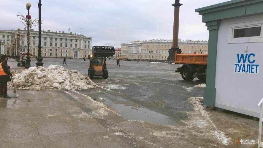 Демонтаж или отсутствие уборных в центре Петербурга вызывает «испанский стыд» у горожан за Смольный
