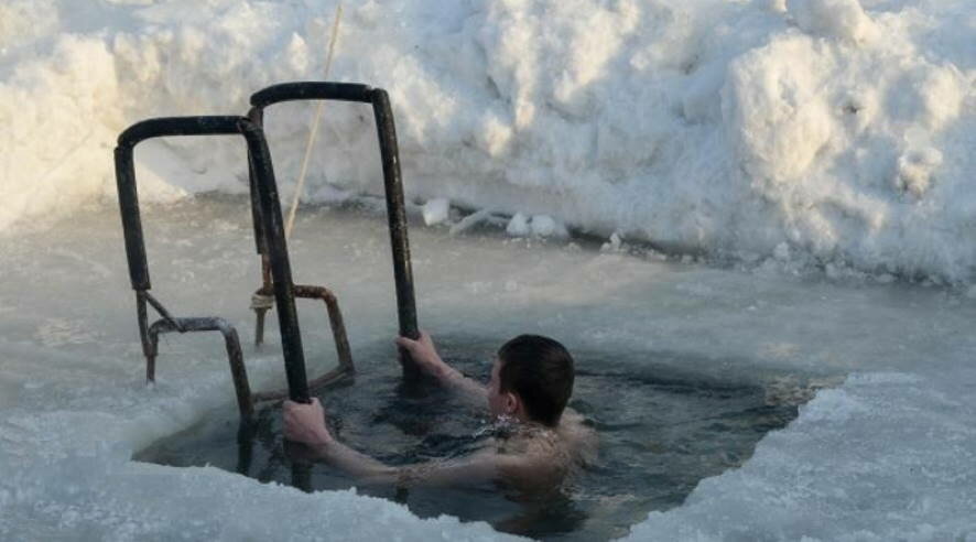 Эксперт: зимние купания могут быть опасны для здоровья