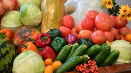 Для беременных особенно полезны сезонные овощи и фрукты