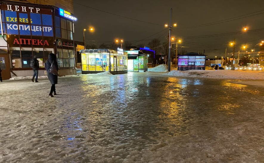 Вишневский: по улицам Петербурга стало невозможно ходить из-за плохой уборки снега